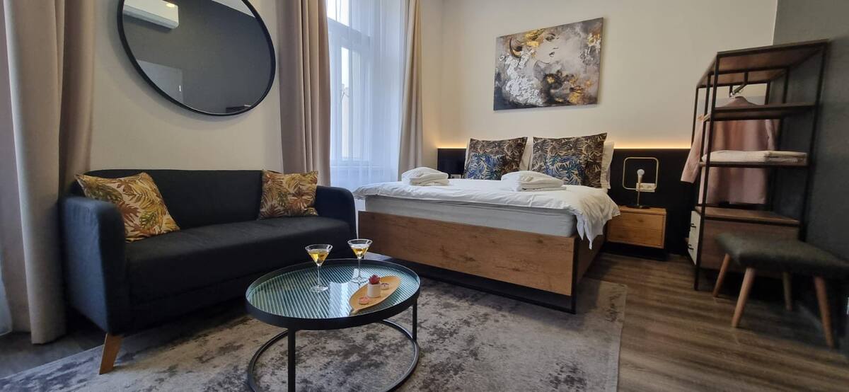 CORU House — 120 00 Praha-Praha 2